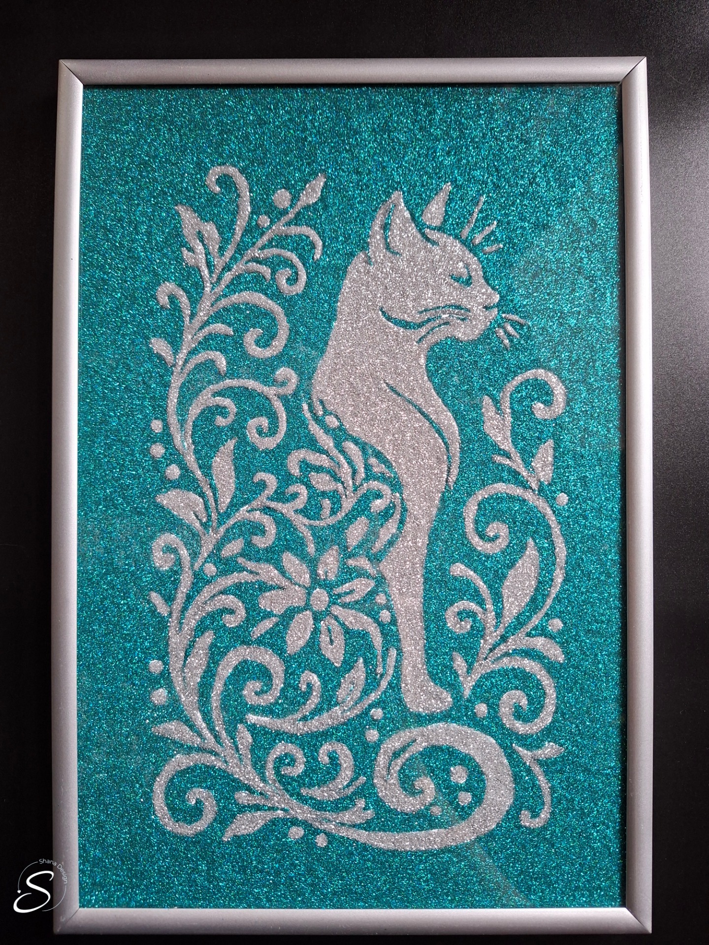 Glitzerbild "Katze mit floralen Details"